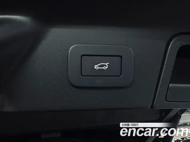 Land Rover Range Rover Velar 2025 — Şəkil 3/20