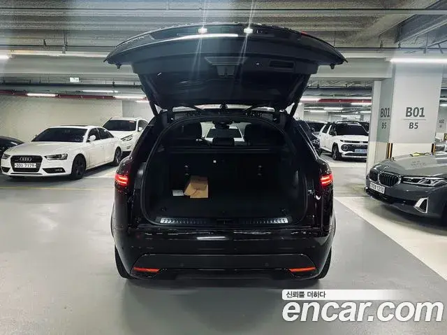 Land Rover Range Rover Velar 2025 — Photo 2/20