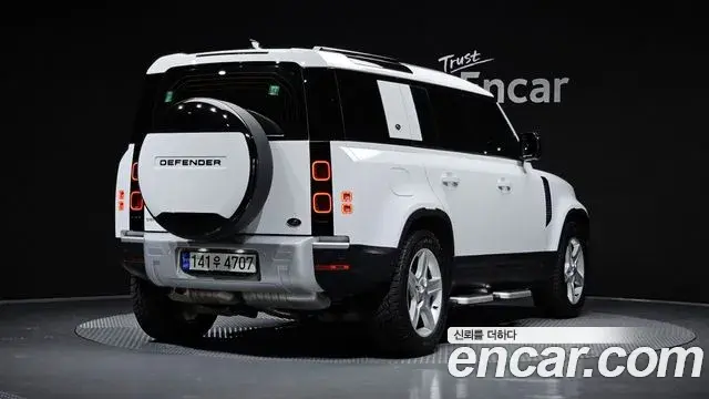 Land Rover Defender 2021 — Фото 2/20