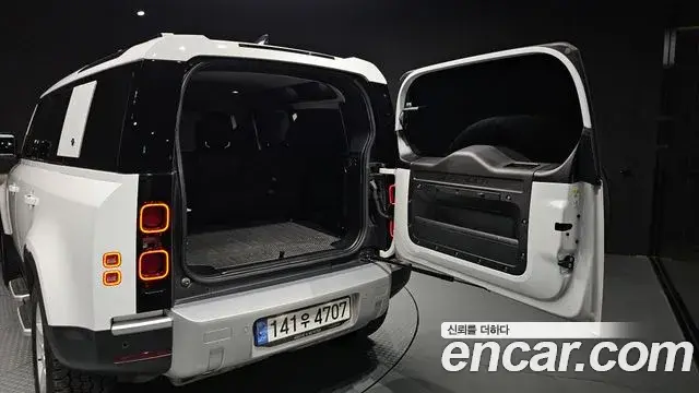 Land Rover Defender 2021 — Фото 20/20