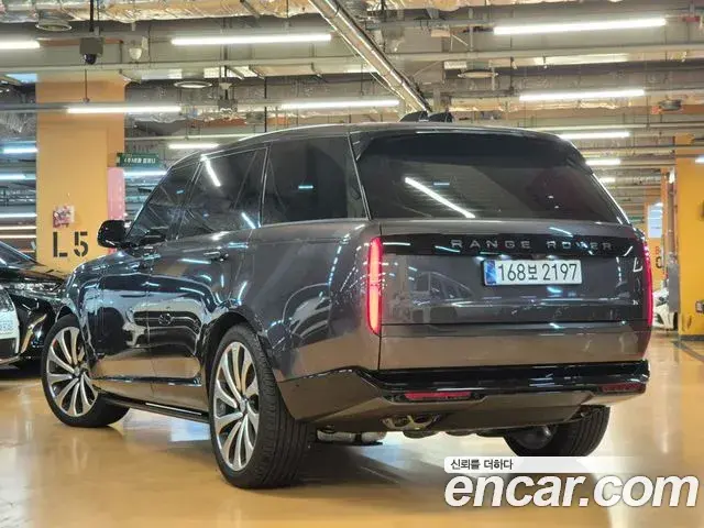 Land Rover Range Rover 2025 — ფოტო 18/20