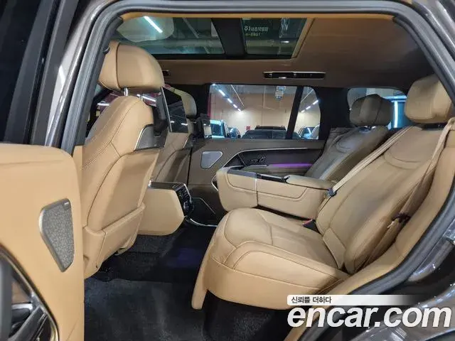 Land Rover Range Rover 2025 — ფოტო 7/20