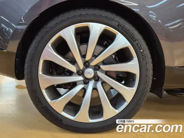 Land Rover Range Rover 2025 — ფოტო 9/20