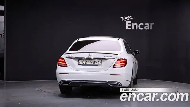 Mercedes-Benz E-Class 2019 — Фото 4/20