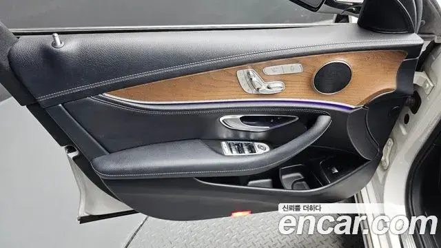 Mercedes-Benz E-Class 2019 — Фото 16/20