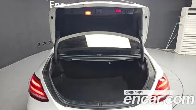 Mercedes-Benz E-Class 2019 — Фото 20/20