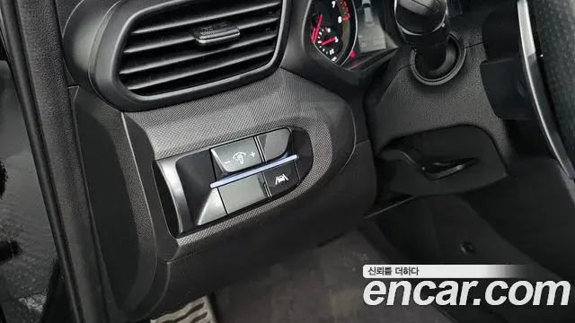 Hyundai Veloster 2021 — Фото 17/20