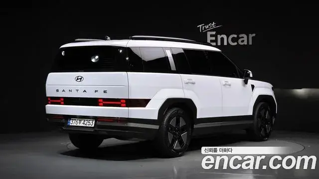 Hyundai Santa Fe 2024 — Фото 2/20