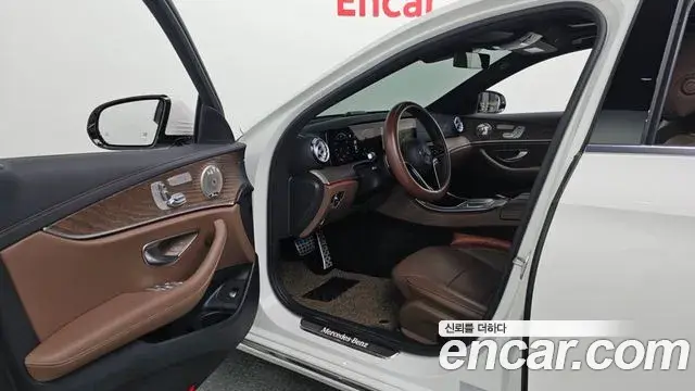 Mercedes-Benz E-Class 2023 — Фото 10/20