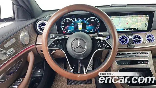 Mercedes-Benz E-Class 2023 — Фото 13/20