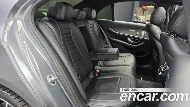 Mercedes-Benz E-Class 2022 — Фото 12/20