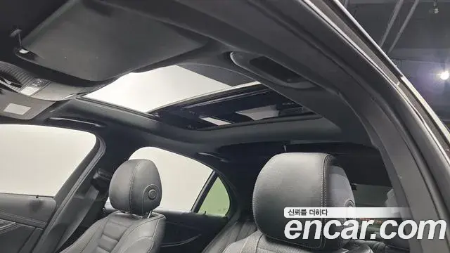 Mercedes-Benz E-Class 2022 — Фото 19/20