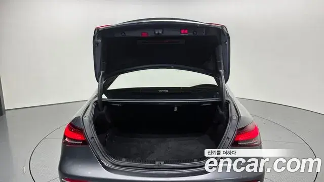 Mercedes-Benz E-Class 2022 — Фото 20/20
