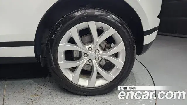 Land Rover Range Rover Evoque 2022 — Photo 34/35