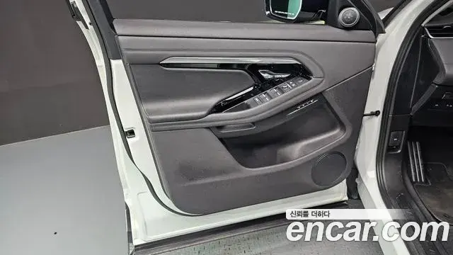 Land Rover Range Rover Evoque 2022 — Photo 2/35