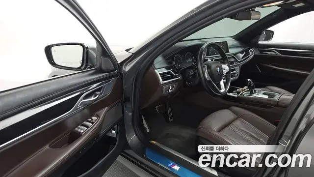 BMW 7 Series 2018 — Фото 10/20