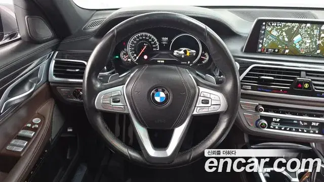 BMW 7 Series 2018 — Фото 12/20