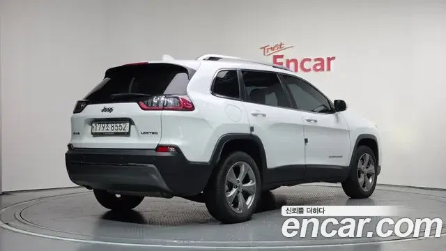 Jeep Cherokee 2020 — Фото 2/20