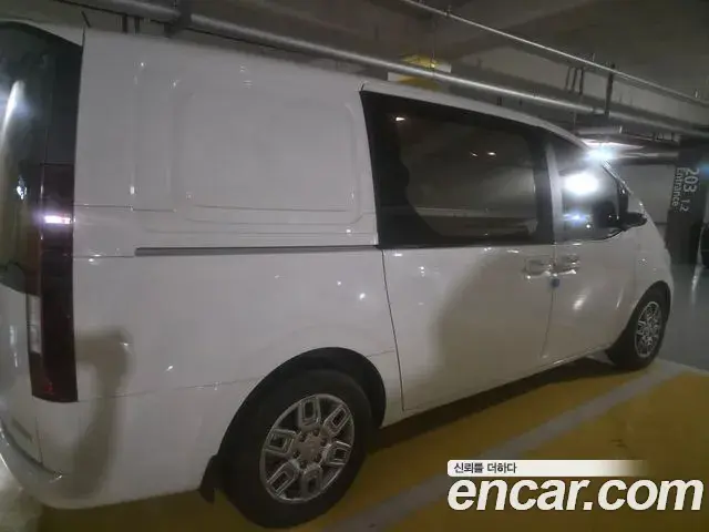 Hyundai Staria 2022 — Фото 1/19