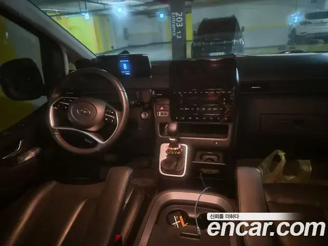 Hyundai Staria 2022 — Фото 6/19