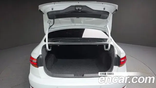 Volkswagen Jetta 2021 — Şəkil 21/33