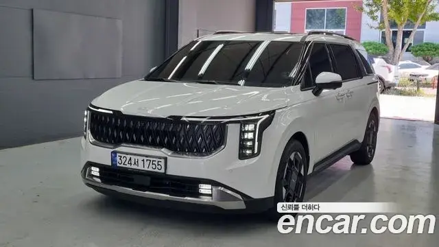 Kia Carnival 2025 — Photo 2/18