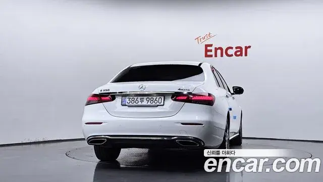 Mercedes-Benz E-Class 2021 — Фото 4/20