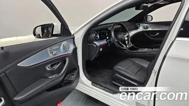 Mercedes-Benz E-Class 2021 — Фото 10/20