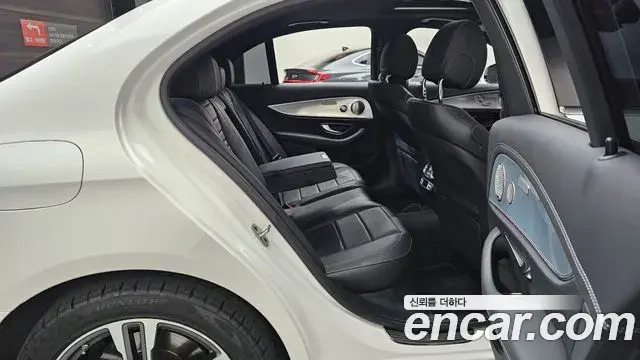 Mercedes-Benz E-Class 2021 — Фото 11/20