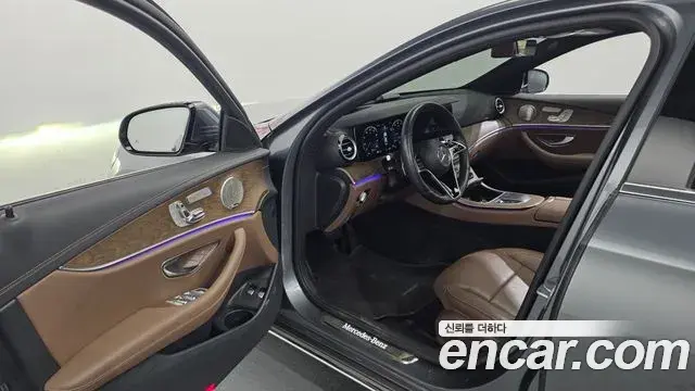 Mercedes-Benz E-Class 2021 — Фото 10/20