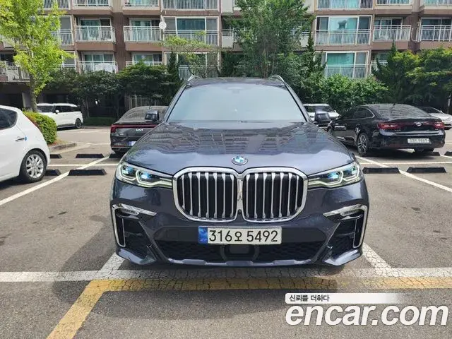 BMW X7 2021 — Фото 10/20