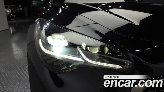 Kia Stinger 2018 — Şəkil 8/32