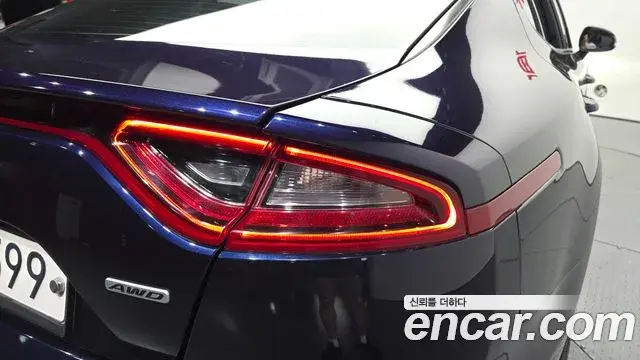 Kia Stinger 2018 — Şəkil 31/32