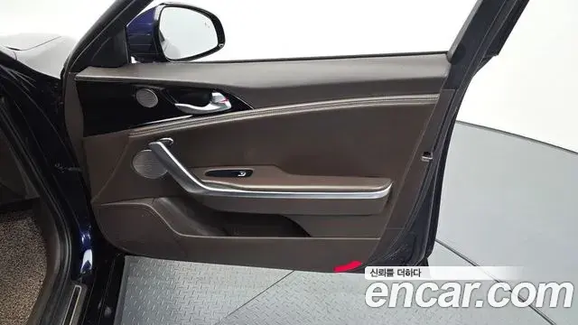 Kia Stinger 2018 — Şəkil 25/32