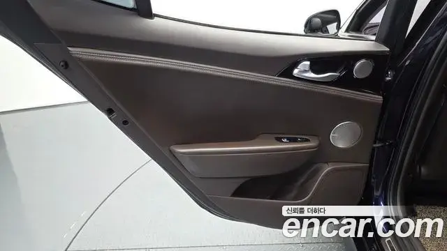 Kia Stinger 2018 — Şəkil 12/32