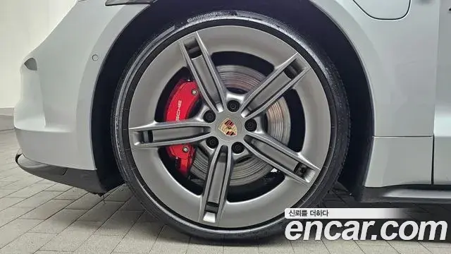 Porsche Taycan 2026 — Şəkil 8/32