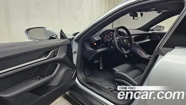 Porsche Taycan 2026 — Şəkil 9/32