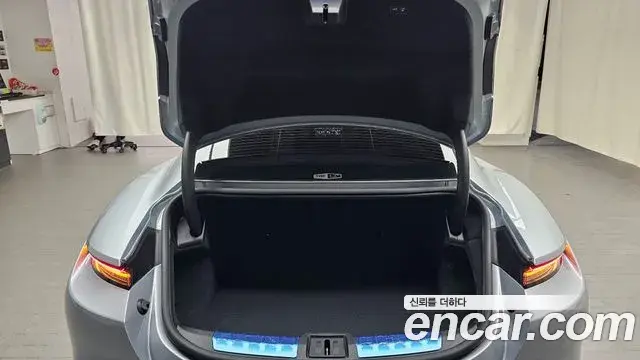Porsche Taycan 2026 — Şəkil 16/32