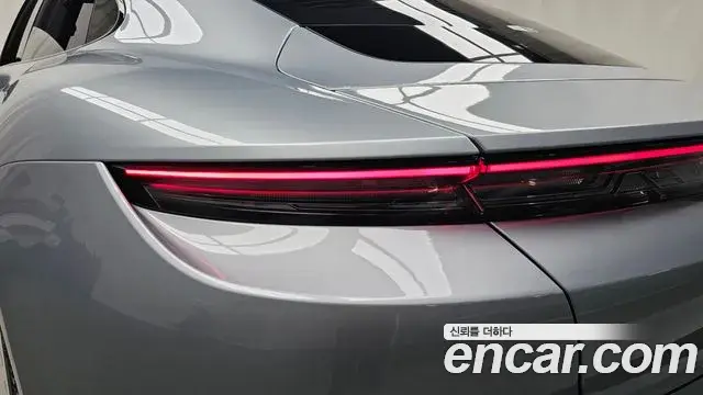 Porsche Taycan 2026 — Şəkil 14/32