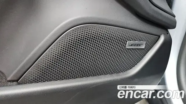 Porsche Taycan 2026 — Şəkil 25/32