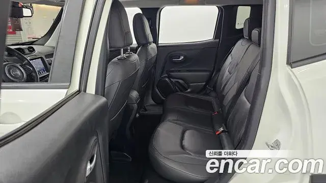 Jeep Renegade 2021 — Фото 12/20