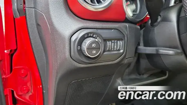 Jeep Wrangler 2019 — Фото 15/20