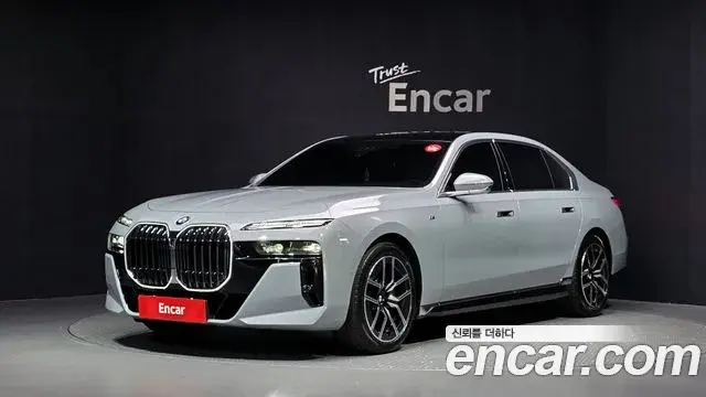 BMW 7 Series 2025 — Photo 1/20