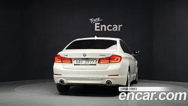 BMW 5 Series 2018 — Фото 4/20