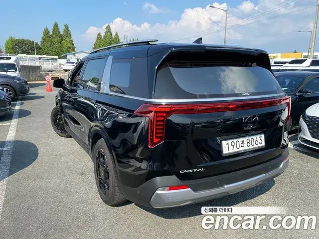 Kia Carnival 2024 — Photo 2/20