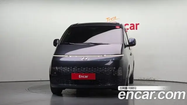 Hyundai Staria 2023 — Фото 3/20