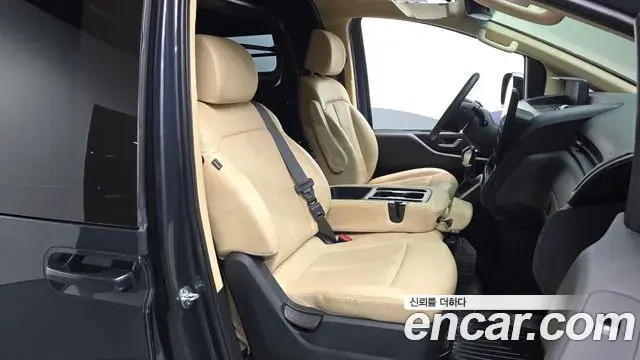 Hyundai Staria 2023 — Фото 11/20