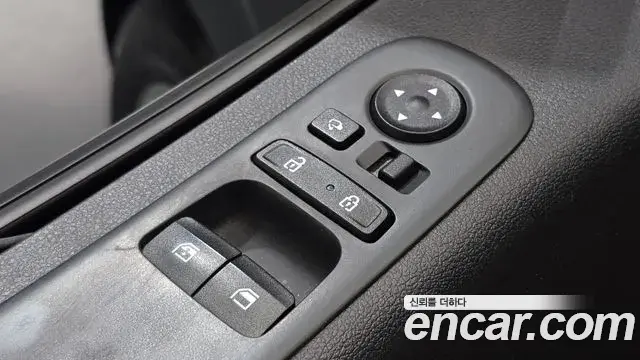 Hyundai Staria 2023 — Фото 13/20