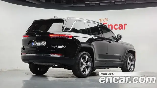 Jeep Grand Cherokee 2023 — Фото 2/20