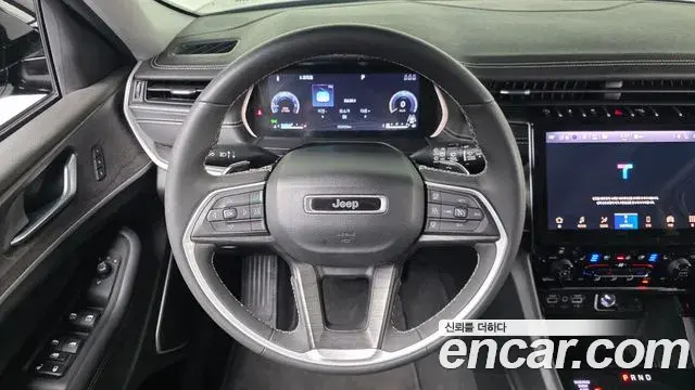 Jeep Grand Cherokee 2023 — Фото 13/20